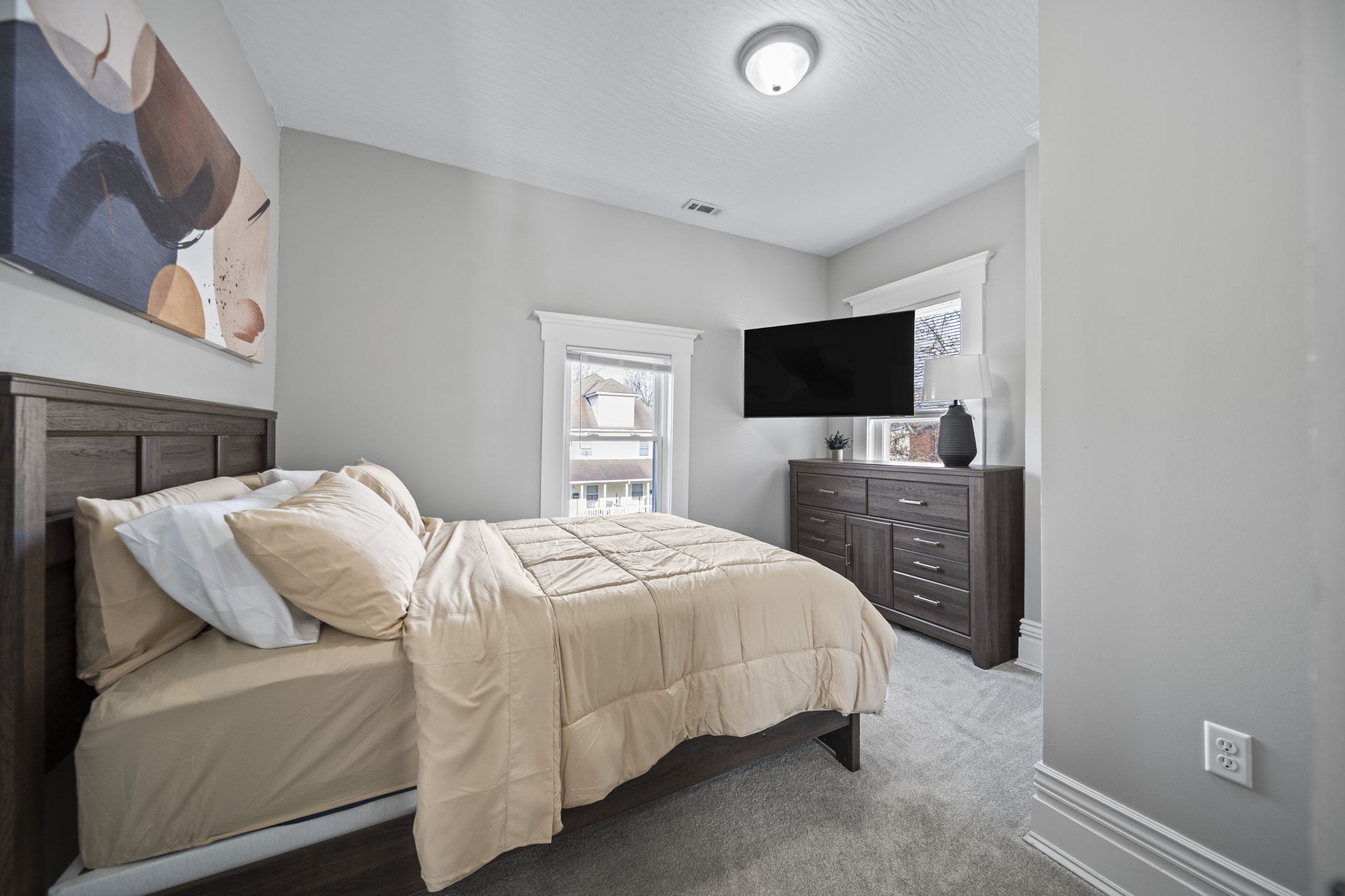 King bedroom at The Oakwood Retreat